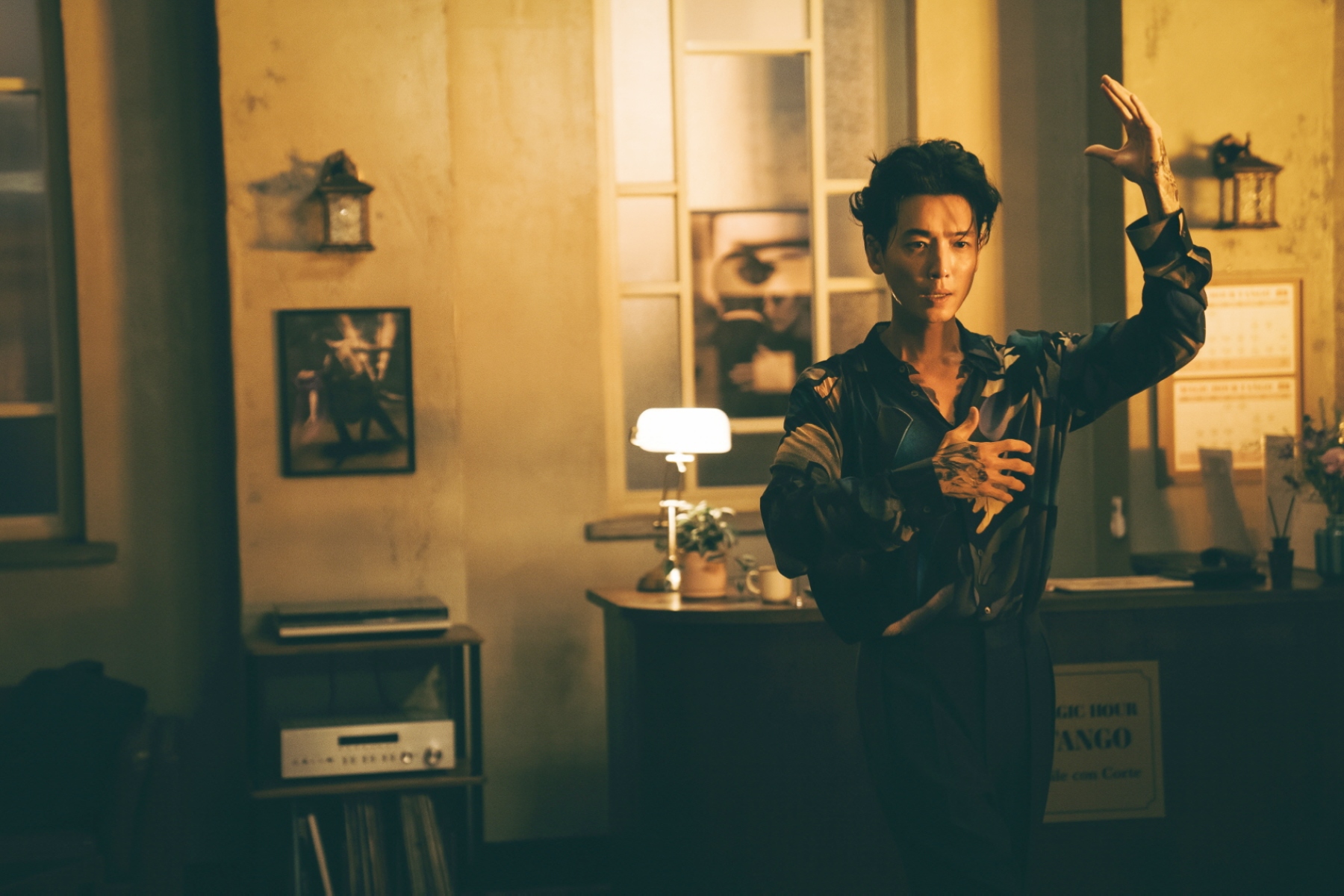 鄭敬淏《誰想當老大》苦練探戈練到指甲脫落  金髮刺青帥翻銀幕